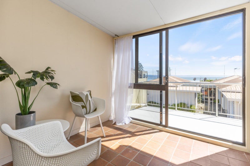 4/32 Charles Street, Westshore, Napier - Carousel 1