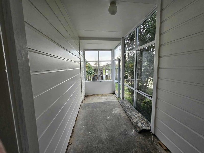 19 Humphreys Grove, Titahi Bay, Porirua - Carousel 2