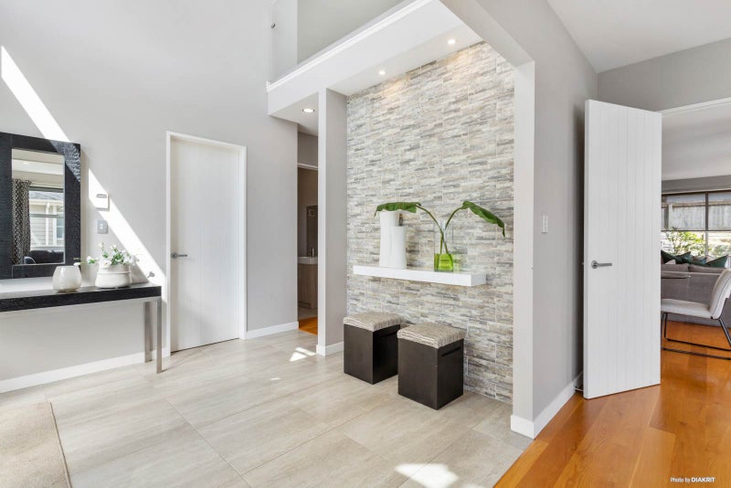 14 Fernhill Way, Oteha, Auckland - Carousel 2