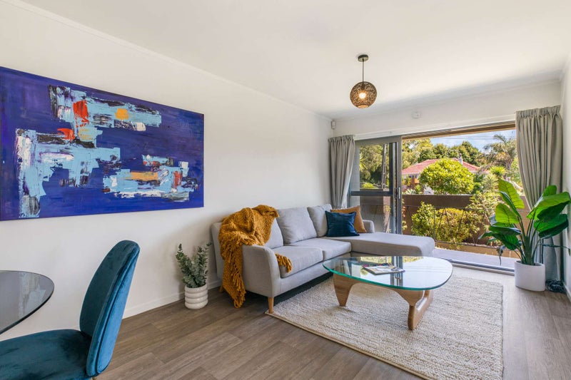 2/8 Western Springs Road, Western Springs, Auckland - Carousel 1