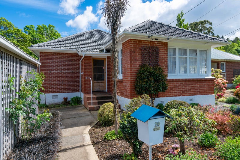 29 Ainslee Place, North East Valley, Dunedin - Carousel 2