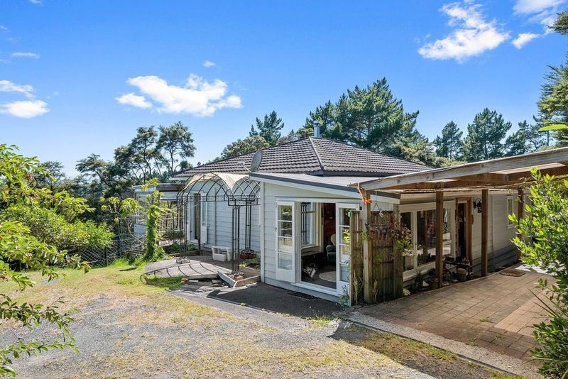 2 Te Araroa Drive, Paremoremo, Auckland - Carousel 1