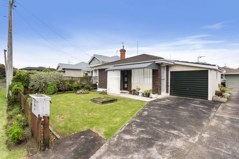 1/28 Coyle Street, Sandringham, Auckland - Carousel 1