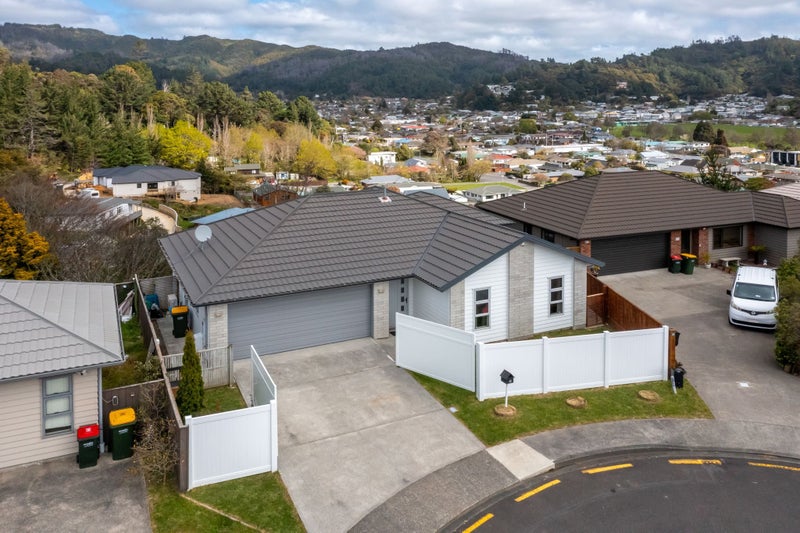 40 Speldhurst Grove, Stokes Valley, Lower Hutt - Carousel 2