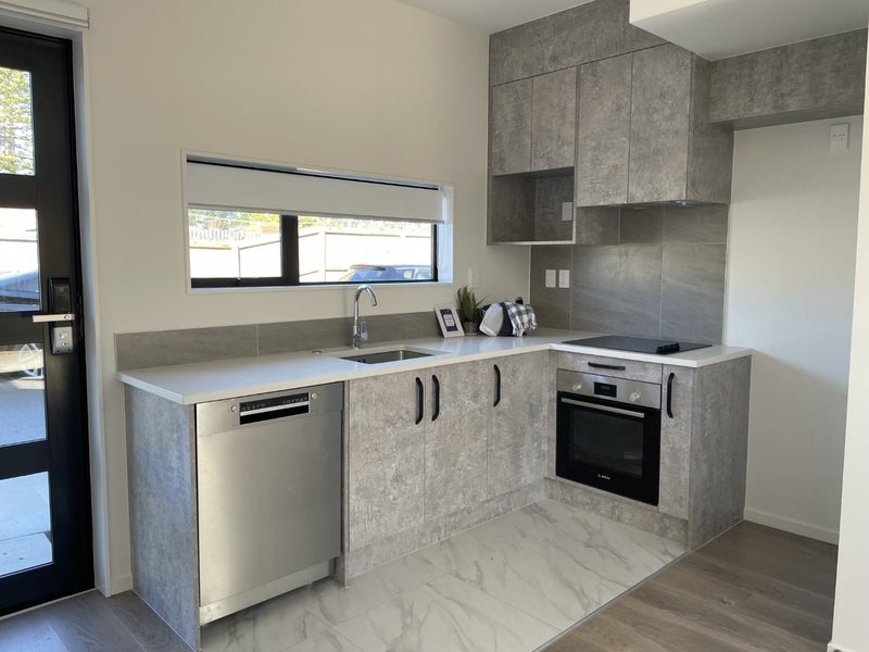 5 Fantail Place, Avondale, Auckland - Carousel 2