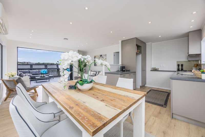 49A Springfield Road, Morningside, Auckland - Carousel 2