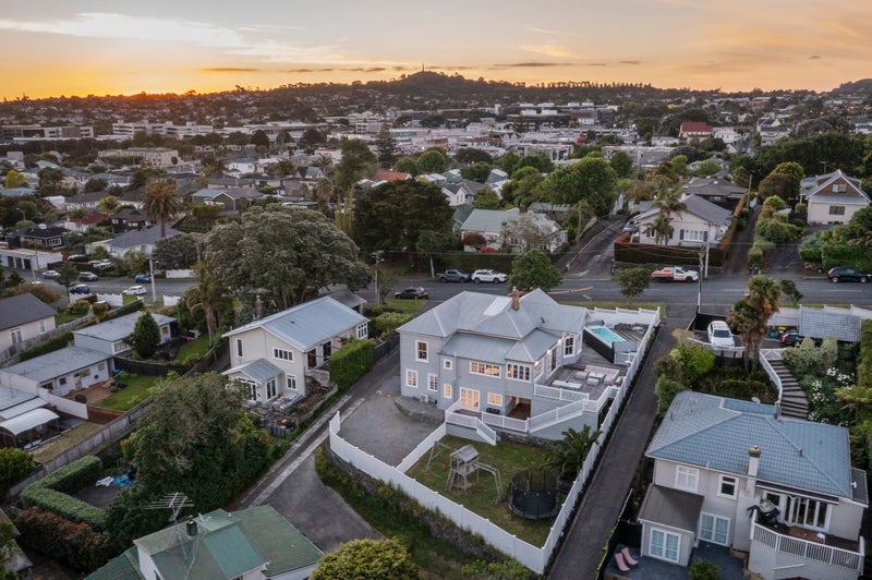16 Amy Street, Ellerslie, Auckland - Carousel 2