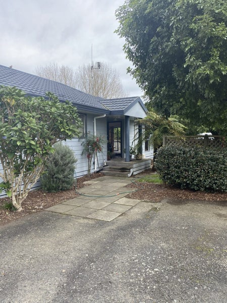 4 Roach Street, Maeroa, Hamilton - Carousel 1