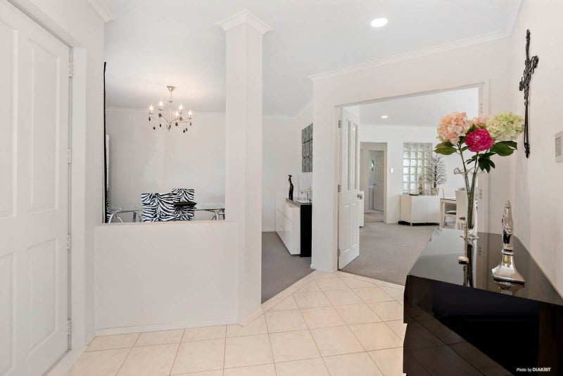 10 Camerton Close, Northpark, Auckland - Carousel 2