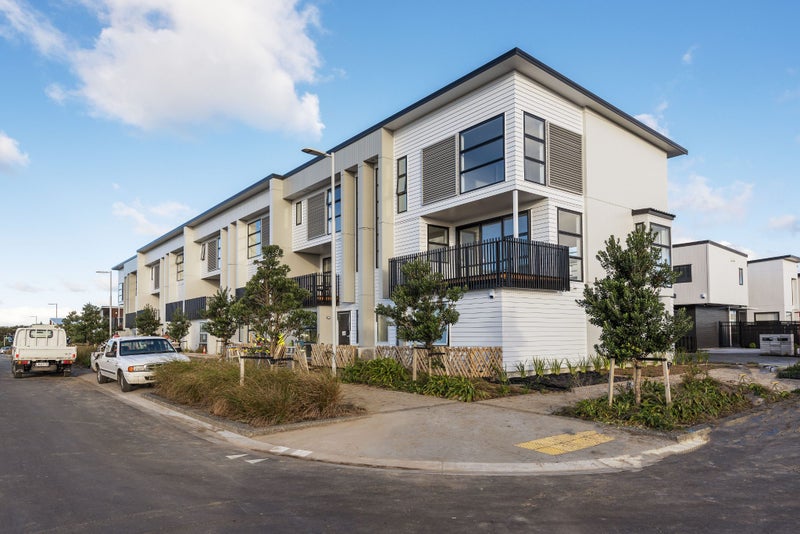 81 Glidepath Road, Hobsonville, Auckland - Carousel 1