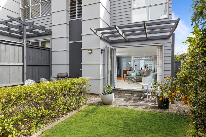 1/31 Byron Avenue, Takapuna, Auckland - Carousel 1