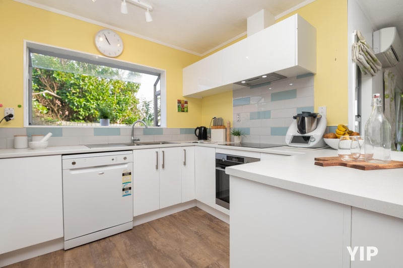 17B Kentwood Drive, Woodridge, Wellington - Carousel 1