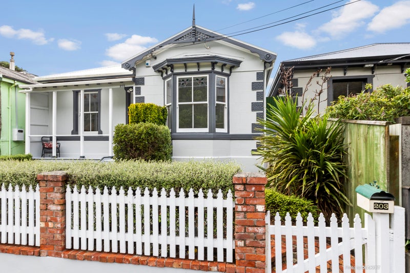 203 Hanson Street, Newtown, Wellington - Carousel 1