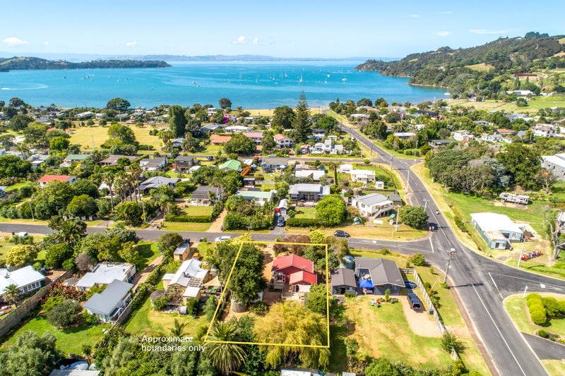 4 Manuka Road, Oneroa, Waiheke Island - Carousel 1