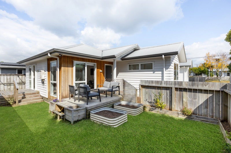 2/3 Brocas Avenue, Hillcrest, Hamilton - Carousel 1