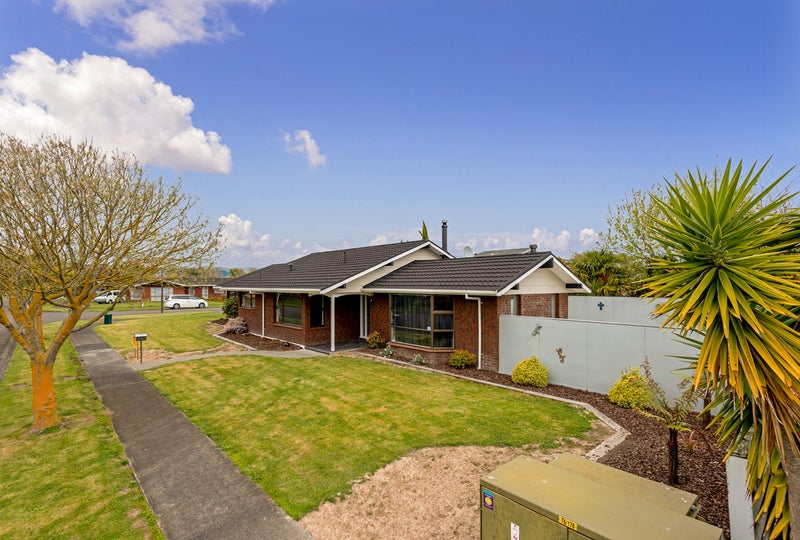 8 Chippendale Crescent, Highbury, Palmerston North - Carousel 1
