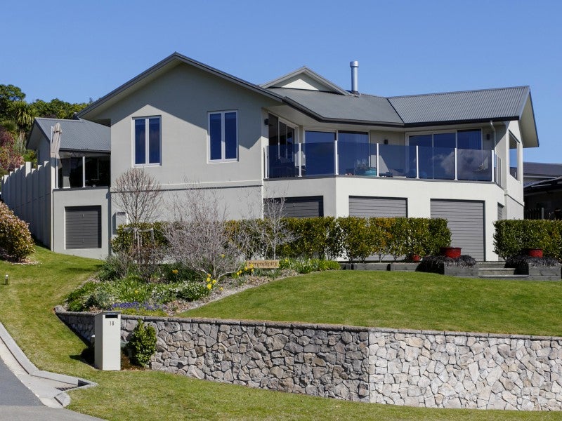 18 Botanical Heights Drive, Waipahihi, Taupo - Carousel 1