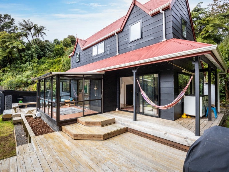 5A Spencer Place, Merrilands, New Plymouth - Carousel 1