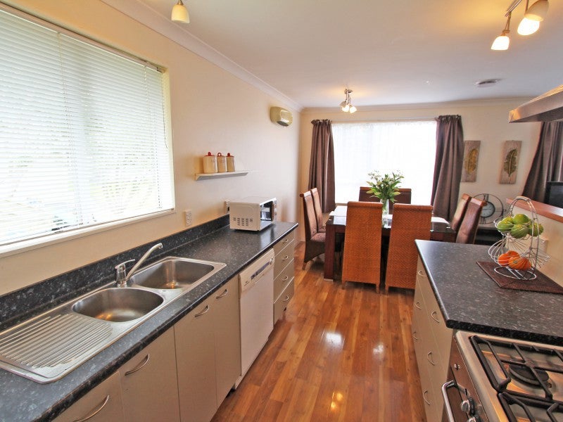 9 Sombrero View, Ascot Park, Porirua - Carousel 1