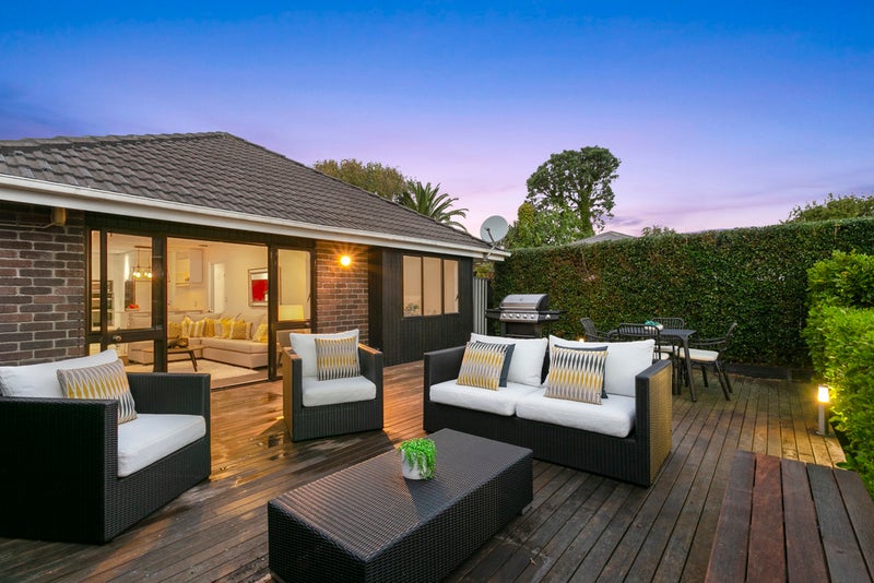 3/4 Fraser Road, Narrow Neck, Auckland - Carousel 1