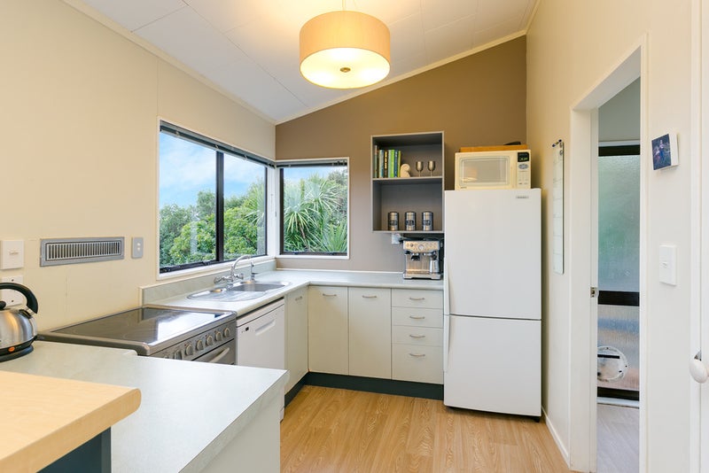 36 Pelorous Street, Paparangi, Wellington - Carousel 2