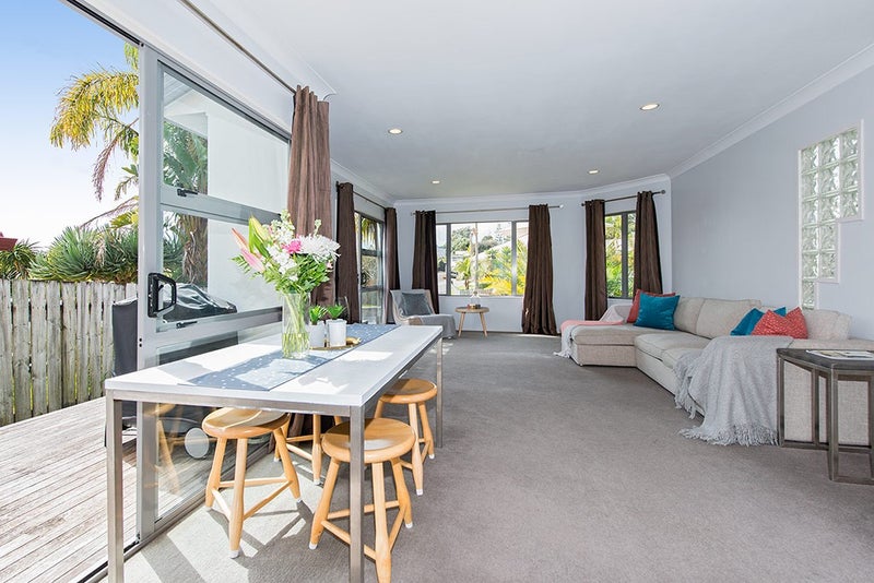 5 Greta Place, Stanmore Bay, Whangaparaoa - Carousel 2