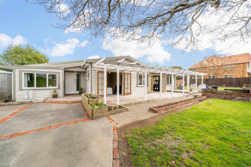 2/5 Stephen Street, Trentham, Upper Hutt - Carousel 1