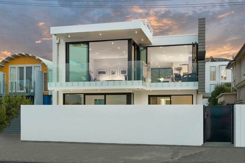 30 Esplanade, Sumner, Christchurch - Carousel 1