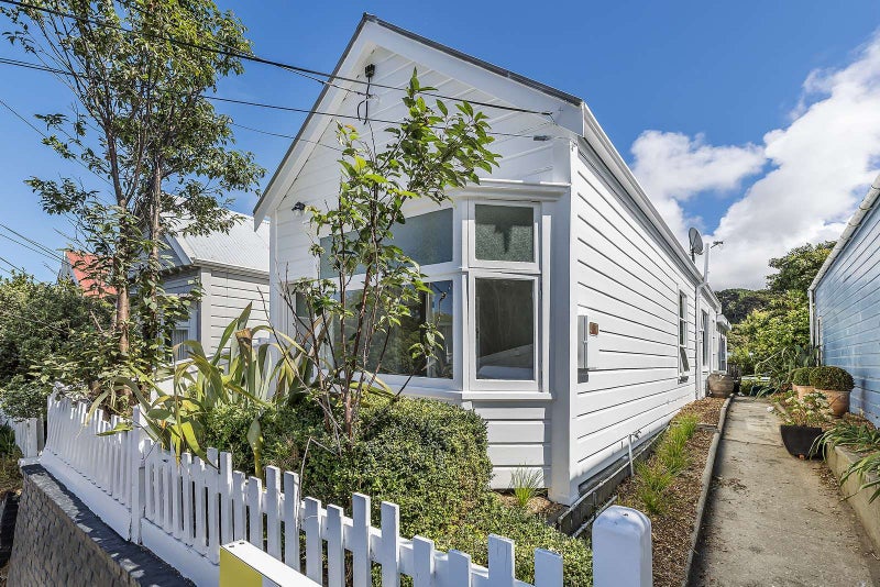 438 Adelaide Road, Berhampore, Wellington - Carousel 1