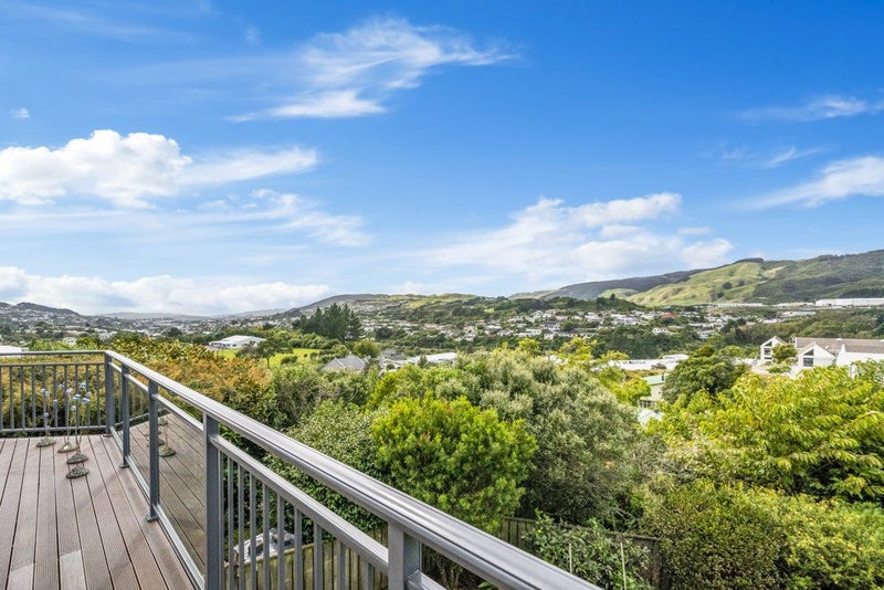 8 Linacre Way, Tawa, Wellington - Carousel 2