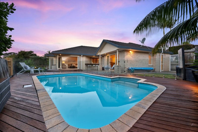 37 Moyrus Crescent, East Tamaki Heights, Auckland - Carousel 2