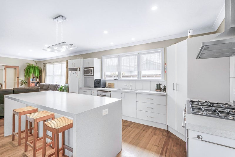 12 Johnsview Terrace, Hillcrest, Hamilton - Carousel 2