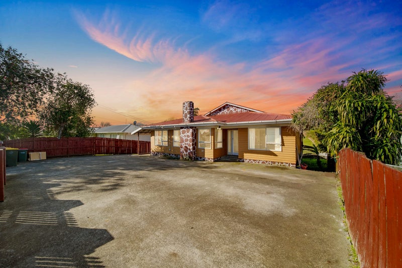 8 Tindall Crescent, Otara, Auckland - Carousel 1