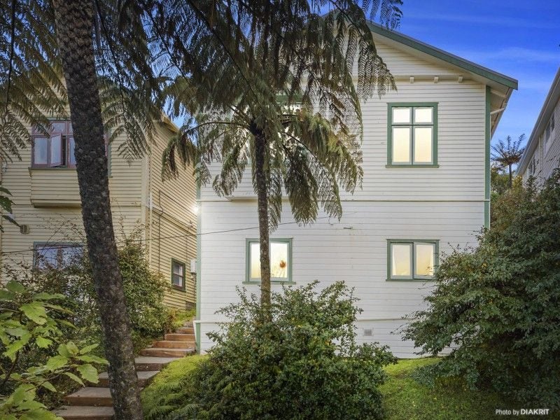 54 Pembroke Road, Northland, Wellington - Carousel 1