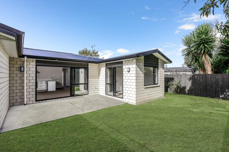 1/17 Walter Street, Fairfield, Hamilton - Carousel 1