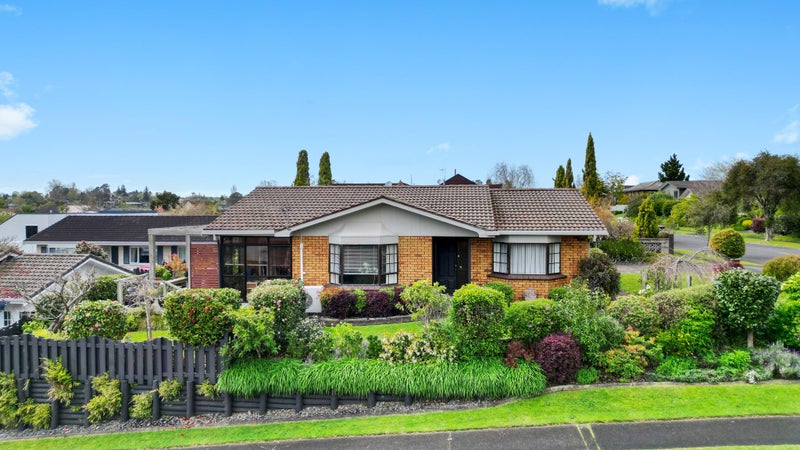 18 Cattanach Street, St Andrews, Hamilton - Carousel 1