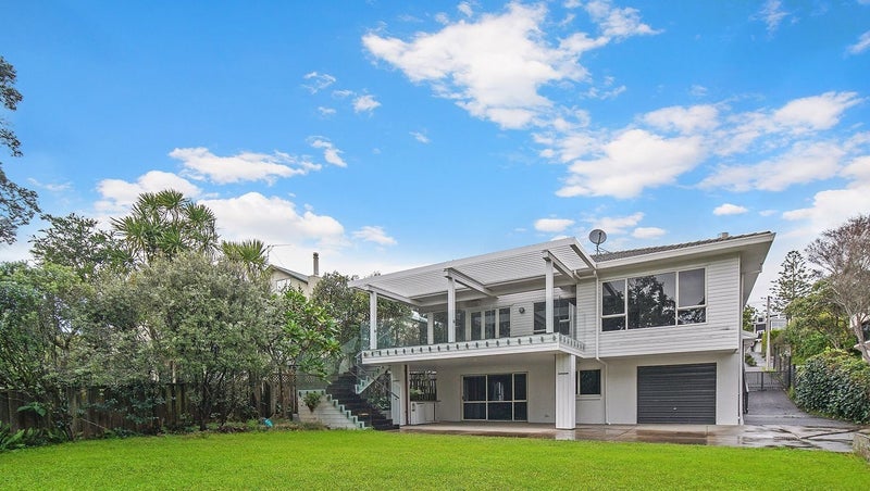 9 Sandown Road, Rothesay Bay, Auckland - Carousel 1