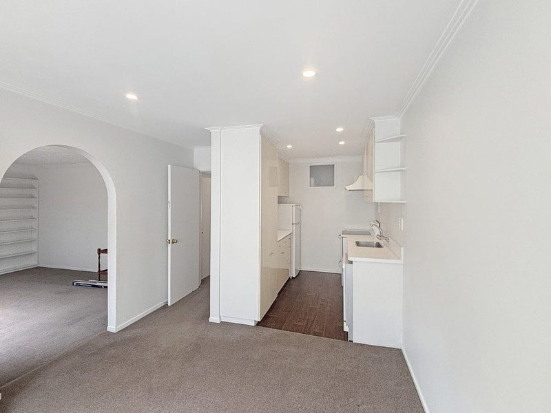 4/7 Holly Road, Merivale, Christchurch - Carousel 2