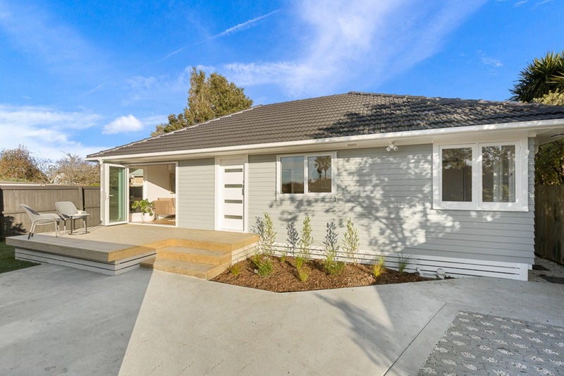 16C Durham Street, Te Atatu Peninsula, Auckland - Carousel 1