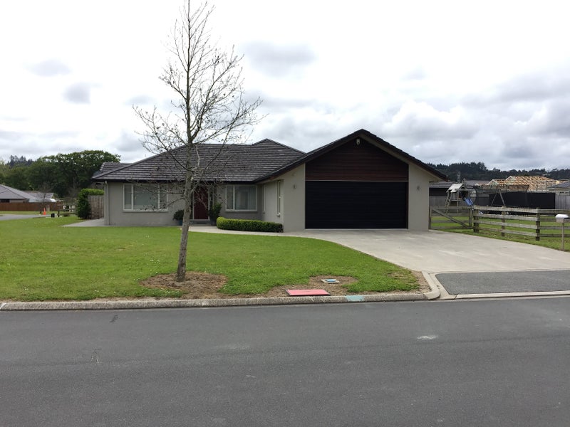 19 Maple Lane, Huapai, Kumeu - Carousel 1