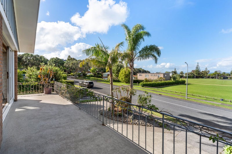 16 McCrystal Avenue, Bucklands Beach, Auckland - Carousel 2