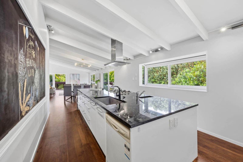 26 Pickwick Parade, Mellons Bay, Auckland - Carousel 2