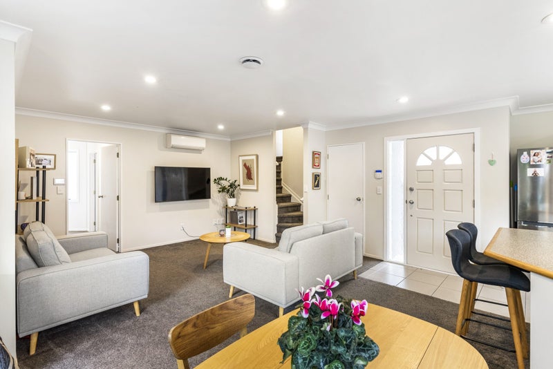 81D Mirrabooka Avenue, Botany Downs, Auckland - Carousel 1