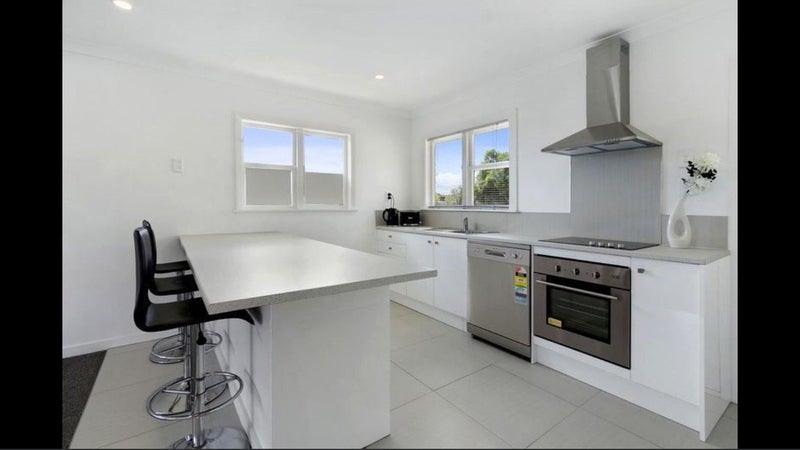 11 Derby Place, Cannons Creek, Porirua - Carousel 2