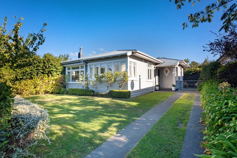 111 Duchess Crescent, Mayfair, Hastings - Carousel 2