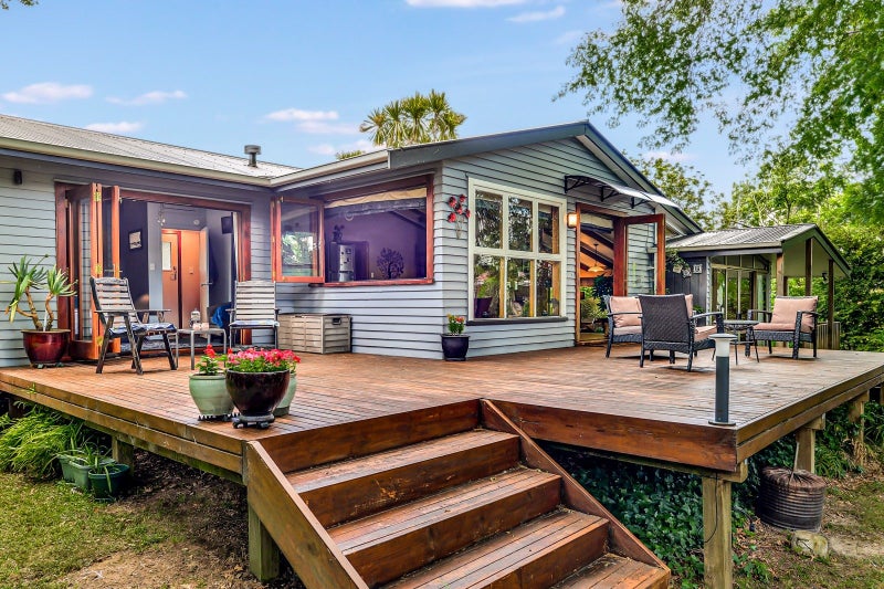 11 Stewart Place, Melville, Hamilton - Carousel 1