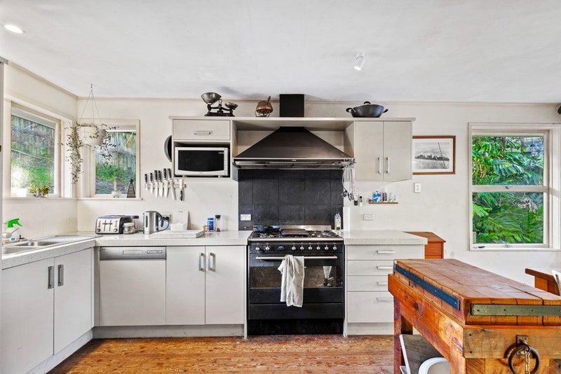 22 Thuja Street, Green Bay, Auckland - Carousel 2