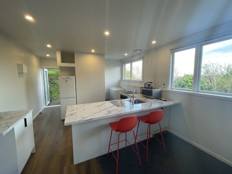 12 Mataroa Avenue, Northland, Wellington - Carousel 2