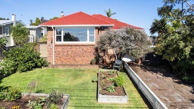 4 Savoy Road, Glen Eden, Auckland - Carousel 1