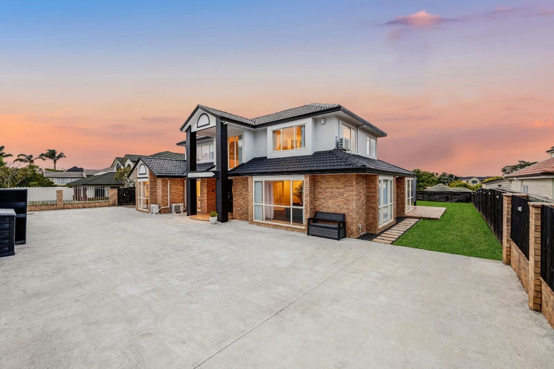 17 Anaheim Boulevard, Shamrock Park, Auckland - Carousel 1